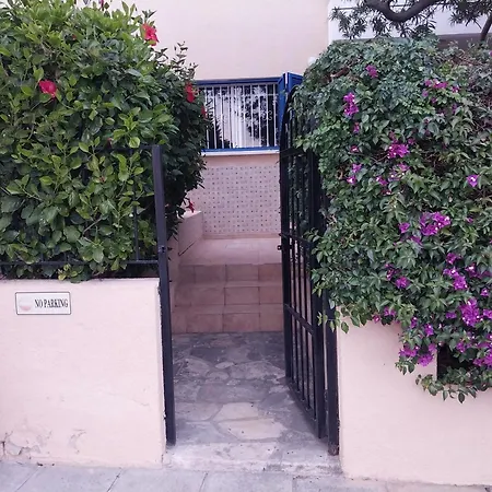 Kings With Private Garden Apartment *