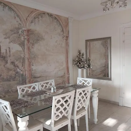 Kings With Private Garden Apartment