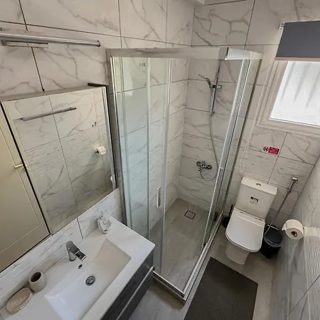 Apartment Kings With Private Garden Paphos