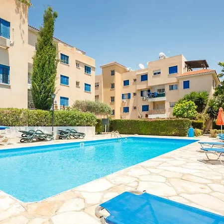 Kings With Private Garden Apartment